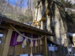 石割神社で3巡してお参り。