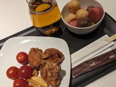 仕事を終えて羽田空港ANAラウンジへ。
シャワー18人待ちなのでおやつを食べて気長に待つ。
