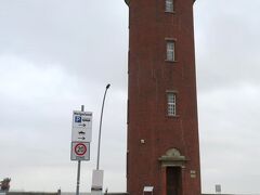 上掲の画像のCASSEN EILS社のオフィスがあるアルテ・リーベの岸壁そばには、高さ23mのハンブルガー灯台も。

クックスハーフェンからエルベ川を遡って行けばハンブルク港があるからこの名が付いたんだろうな。
ドイツの北海沿岸で最も古い灯台で、19世紀初めに建てられ、2001年まで使われていたそうです。