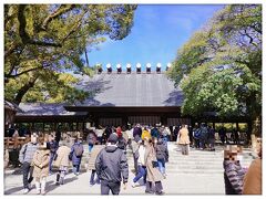 熱田神社
名古屋鉄道神宮前駅から徒歩3分
地下鉄熱田神宮西2番出口から徒歩7分
地下鉄熱田神宮伝馬町駅1番出口から徒歩7分
JR熱田駅から徒歩8分
アクセス良すぎです。
思った以上に人が多かったです。