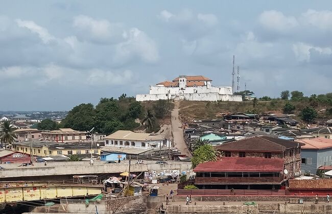 こちらも。丘上にセント・ジョージ要塞が見えています。