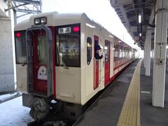 飯山駅で乗り換えます。おいこっと用の車両も普通に使用しています。