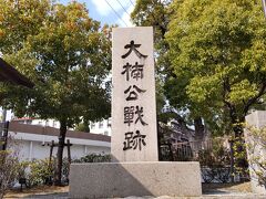 大楠公戦跡碑
　打出天神社から徒歩6分くらいのところにあります。
　国道２号線沿いにある楠児童遊園にある大きな石碑です。
　大楠公とは、楠正成のことです。
　この碑は、南北朝時代、打出の合戦で楠正成と足利尊氏が戦い、
　楠軍が勝利したことによるものです。
