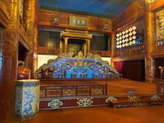 ロイヤルシアター（閲是堂）。
2代皇帝のミンマン帝の命により1826年に建設されたベトナム最古の劇場。
今でも雅楽と宮廷舞踊が催されている。