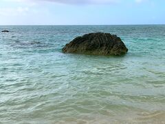 ここには「ハート岩」という名の奇岩があるのですが、この時は潮が満ちていたので近くまで寄れず。