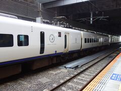 では福岡最終日、帰るのは夜の飛行機なので
本日も観光します
目指すは世界遺産の宗像大社

博多駅で見かけたこの電車、回送電車ですが
AROUND THE KYUSHUって書いてある
何だかかっこいい電車です

