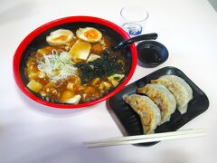 その中にある「レストラン大手門」では岩槻市民のソウルフード「豆腐ラーメン」（630円）が食べられます。
半餃子とのセットだと　850円。
追加のトッピング煮玉子100円。
これは二日目のランチで美味しく頂きました。

※お店の詳細旅行記は後日改めて書く予定です