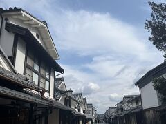 河原町妻入商家群を散歩。古い町並みはとても好き。
季節柄、閉めているお店が多くてちょっと残念。
丹波焼など焼き物のお店を眺めながら、のんびり散歩しました。