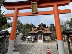 柏原八幡宮
結構な階段を上った先に立派な鳥居。