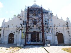 聖ポール大聖堂
1578年に木材とわらぶき屋根で作られた礼拝堂として創設された。その後地震による被害を受け建て直されたのを機に、教会となり後に現在の大聖堂となった。“地震のバロック”と呼ばれる台風や地震に強い、フィリピンの風土に合わせた造りのフィリピン流バロック様式になっている。
2022年に当地をM7の地震に見舞われ一部崩壊　現在修復中