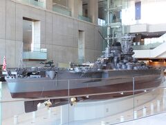 圧巻の大きさです。
脇から見るのもいいけど、上の階から見ると全体が見渡せてなお良し！