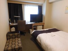 呉から出て広島に到着。
本日のお宿はダイワロイネットホテル。
ほんとは別のホテルだったんですが急遽受け入れできなくなったとかでダイワロイネットホテルに変更になりました。
価格帯も場所も近いので特に不満なし。部屋もきれいでホテルの方も感じよかったです。