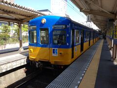 松山へは夕方、向かうので、高松では、再び、うどん店めぐり。そこで高松築港からことでん琴平線で仏生山へ。
2022年4月から12月にかけて運行されていたウクライナの国旗をイメージした青と黄色の「ウクライナカラー」電車でした。