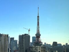 東京タワーをズームします♪

東京タワーの周囲には高層ビルなどの障害物がないので、
『ホテル虎ノ門ヒルズ』の【ザ・ラウンジ】内からもアイコニックな
東京タワーをバッチリ望むことができます d(^O^)b