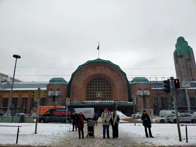 4年前に初めて来たときにはあんなにキラキラ見えたヘルシンキ駅。今回は感動しない自分にショックを受け、それでもここからやっと帰れるー、と吸い込まれました。
