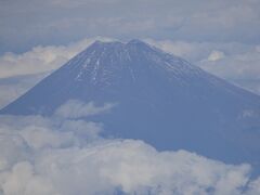 ８時過ぎに離陸し、いつものように富士山をパシャ。