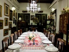 ラッフルズから徒歩で行ける、プラナカン料理のTrue Blueです。
