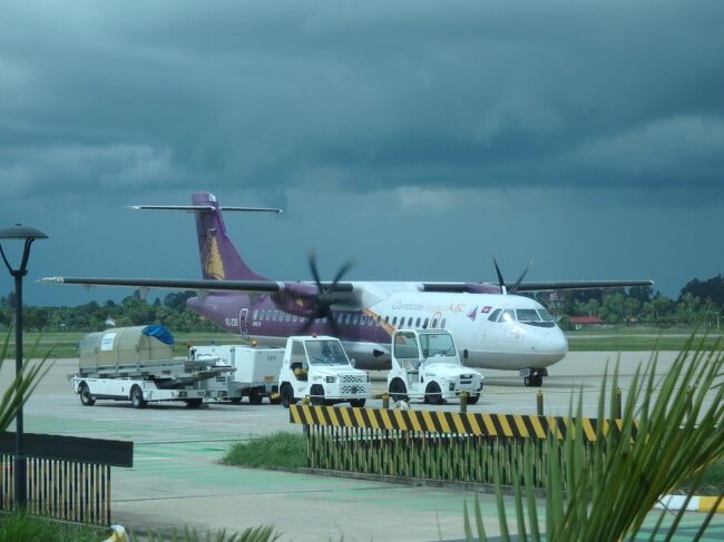 で、撮影してみようかとチャレンジしたけど意外と障害物が多くて難しかった。<br /><br />ちょうど到着したカンボジア アンコール航空のATR72の姿を証拠程度にパチリ。