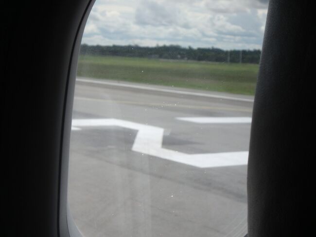 ドアクローズして動き出し滑走路端へ。