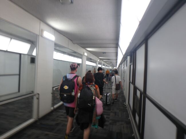 通路を歩いて再びタイに入国。