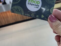 10時30分。プランチ。MBKセンター6階にあるフードコートで食べることに。かなり奥の方にありました。
先にカードにお金をチャージしてから、お店へ。
後で返金されるので、500Bくらいポーンと入れれば良かった。途中で足りなくてチャージしに行きました(>_<)