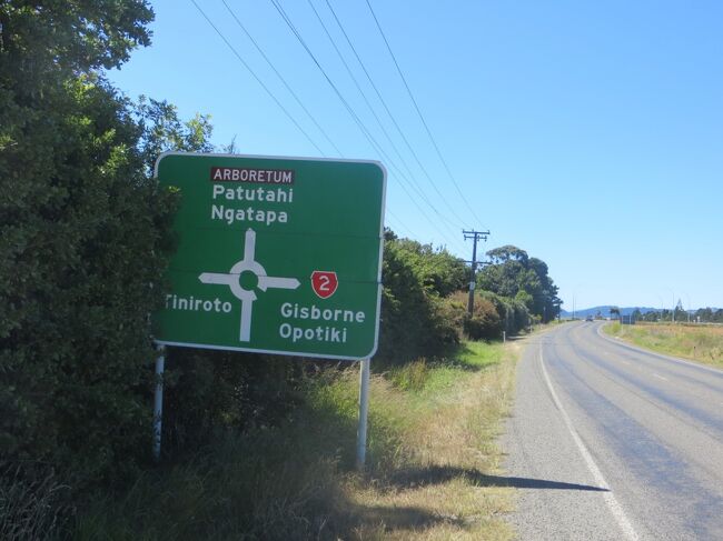 15:23<br />ロータリーをぐるっと回ってギズボーン（右）に向かいます。