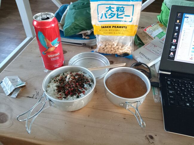 19:14<br />夕ご飯完成。いつも通りのふりかけご飯と、インスタントみそ汁。<br />ご飯を食べながら、写真と動画を整理します。