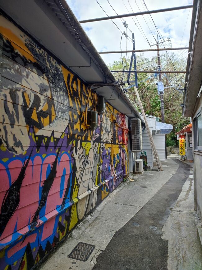 平和通りから路地に入る。<br />人混みがきらいなので、無意識に人のいない場所に足が向かう。