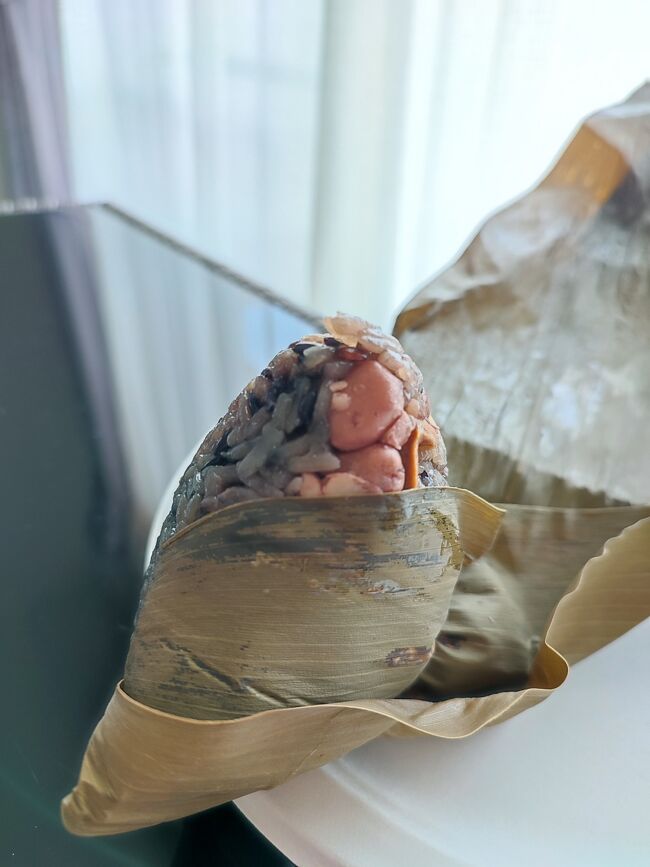 小腹が空いたので「金壺食堂」のちまきを食す。<br /><br />懐かしい味。美味しかった。