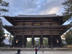 東大寺南大門に着ましたが混雑しておらず、お水取りの入場規制していないようでひと安心です。