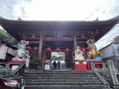 移動して興福寺へ。
黄檗宗のお寺です。
随分前、京都の萬福寺に行って以来の黄檗宗のお寺。
あの時も甥っ子と一緒に行ったなぁ。