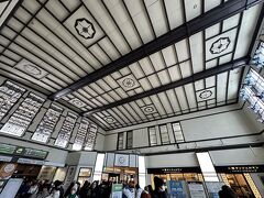 小樽駅舎内
レトロな雰囲気で素敵
窓にかかるランプがまたいい！