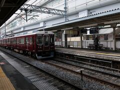 蛍池駅で阪急線に乗り換え。