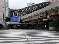 阪急梅田駅に着き、JR大阪駅に移動します。