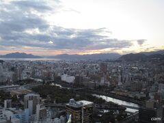 景色よさそうだから、背の高いリーガロイヤルホテルにお邪魔。