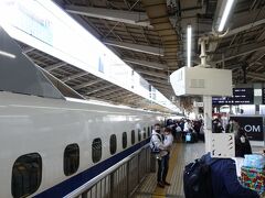 　買い込んでおいた おやつでごまかしつつ、５時間の旅を終え東京着。アイスがなかったのは残念だけど、我が子も新幹線の５時間には次第に慣れてきたようです。
　親としても、急な揺れや気圧変化のない新幹線は気持ちがラク。今後もしばらくは、新幹線通いが続きそうです。
