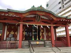 羽田神社を出て東に20分ほど歩き、次の目的地・穴守稲荷に着きました。
