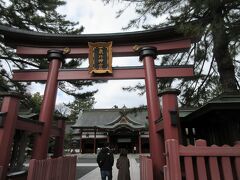 赤レンガ倉庫から15分ほど歩いて、気比神宮へ。地元では有名な神社で、正月三が日は賑わいそうな場所です。