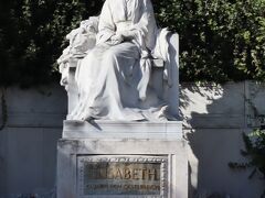 フォルクスガルテン　エリザベート像