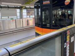 ホテルからすぐに多摩モノレールの立川南駅があります。
ここから立飛駅まで行きます。