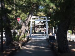 神の道を抜けると、御穂神社の鳥居が現れます。