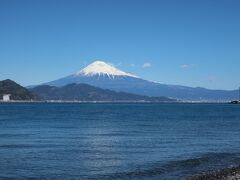真崎灯台と富士山。