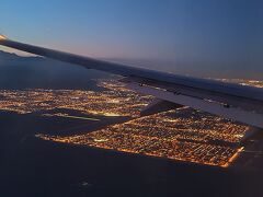 定刻通りLASハリーリード国際空港に到着
（マッカラン国際空港から名称変更しています）
https://www.harryreidairport.com/

18:30ごろに空港を出てホテルへ。送迎はbooking.com経由で依頼してありました。

※次の旅行記『ラスベガスで仮眠し、いよいよ旅の大本命グランドサークル1泊2日ツアーへ【2024年2月 北米旅行8泊10日vol.5】https://4travel.jp/travelogue/11890474』につづきます※
