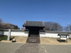 まずは水戸駅から徒歩で弘道館へ。
水戸城三の丸にあります。
こちらは正門で重要文化財になってますが、ここからは入れず、入り口は横にあります。