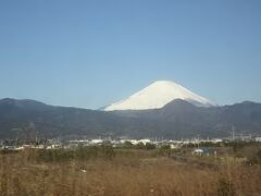 小田原の手前から見た富士山