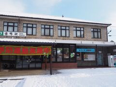 タクシーを呼んでもらって遠野駅。

「２月は雪がまったくなかったのに、３月になって雪が積もるのは珍しい。昨日の最低気温は零下11度でした」とタクシー運転手。