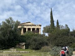音楽堂を見て
まずは一番奥のテセウス神殿を目指します。