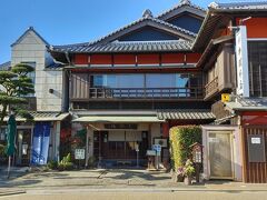 牛銀本店のすぐ横に