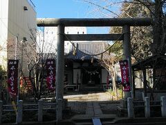 ホテル前には庚申神社がありました