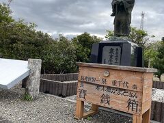 次に来たのが長寿世界一の泉重千代さんの像。